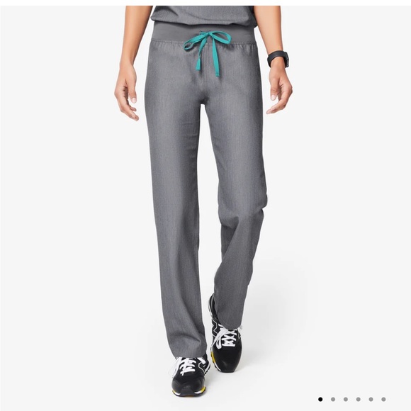 Figs Livingston™ Basic Scrub Pants in Graphite, Size Medium - Picture 1 of 10